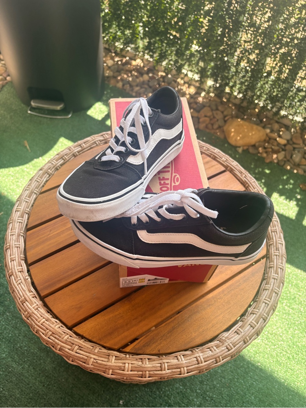 Vans Kids Black & White Old Skool Low-Top Skate Sneakers